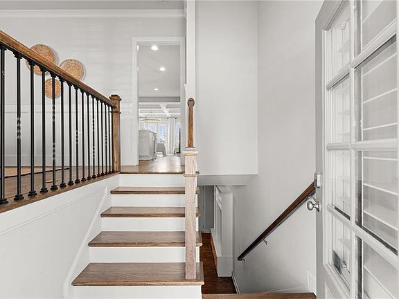 4th image of 1868 Skyfall Cir