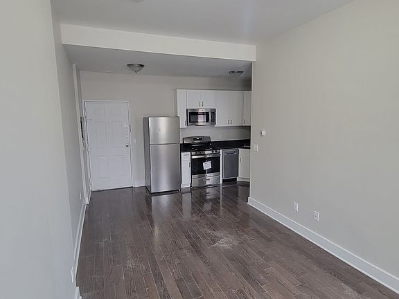 3rd image of 303 Pacific Ave