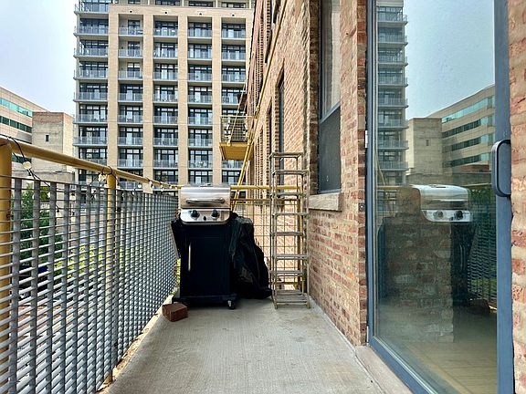 5th image of 120 E Cullerton St APT 403