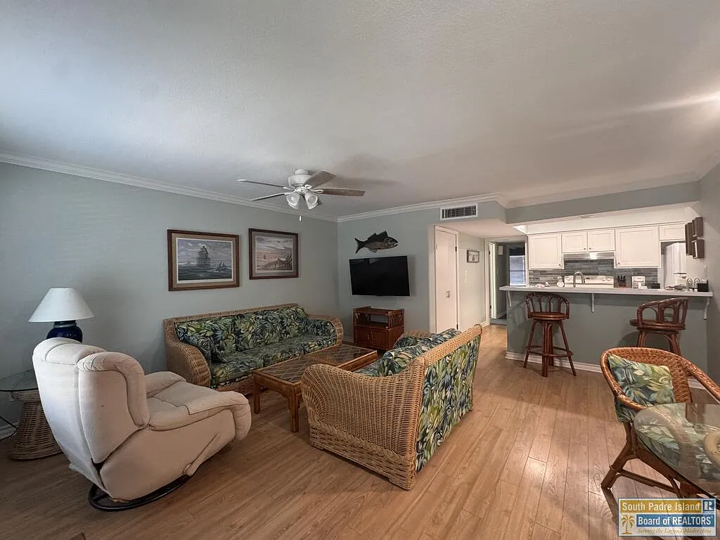 2 bed, 2.0 bath, 1008 sqft, $2,300 — Photo 3