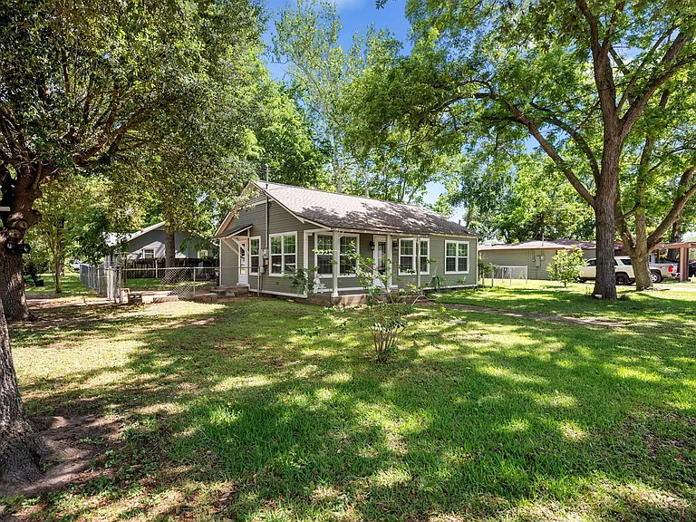 1036 Jackson St — Photo 3