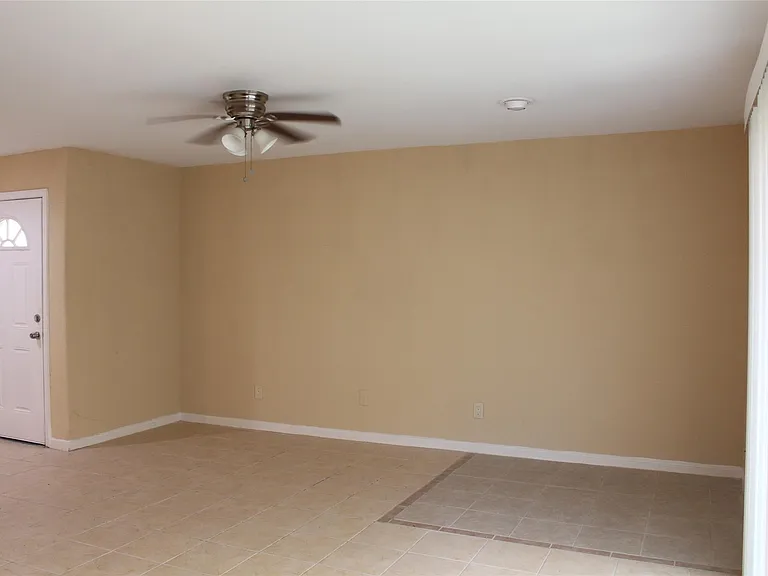 16111 Aspenglenn Dr #609 — Photo 3
