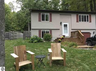 10802 Wildwood Rd, Interlochen, MI 49643