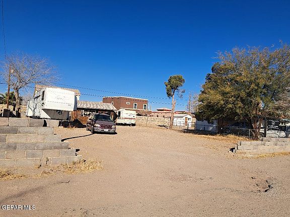 3rd image of 571 Cora Pl
