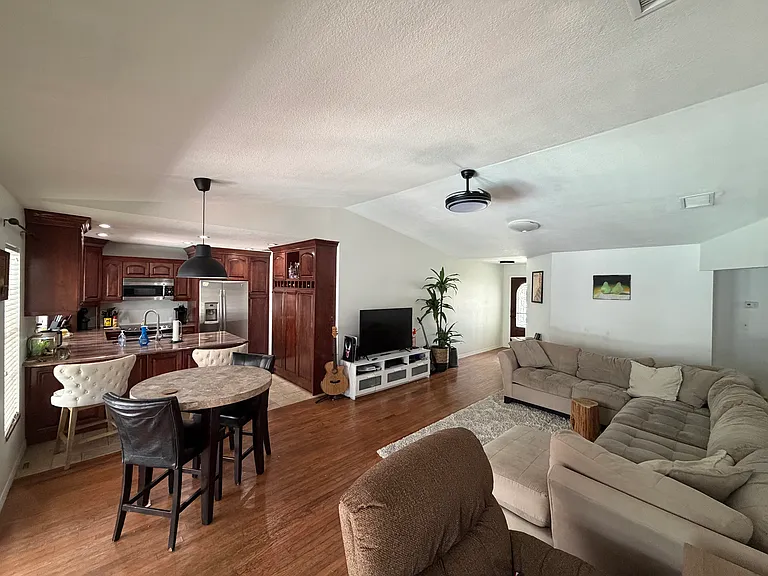 206 N Beverly Ave — Photo 7