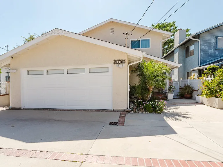 10619 Mather Ave — Photo 1