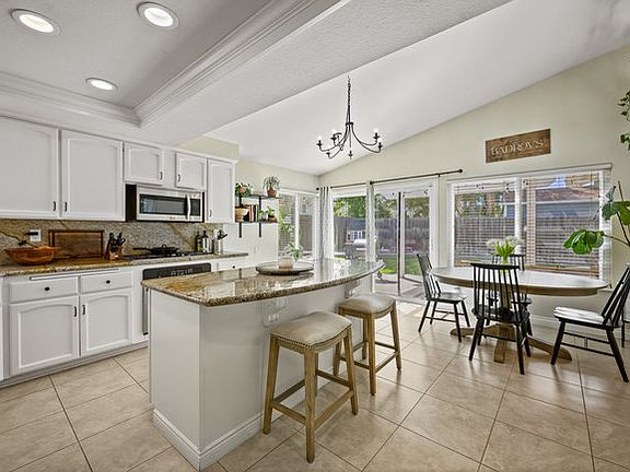 2nd image of 703 Foxwood Dr