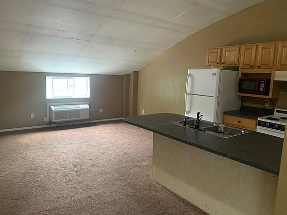 2nd image of 320 Pennsylvania Ave APT 8