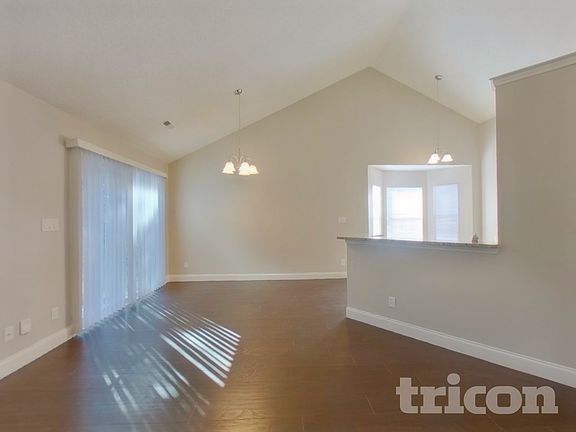 4th image of 3226 Twin Falls Ln