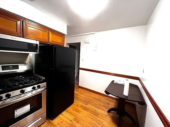 3rd image of 2050 48th St #1