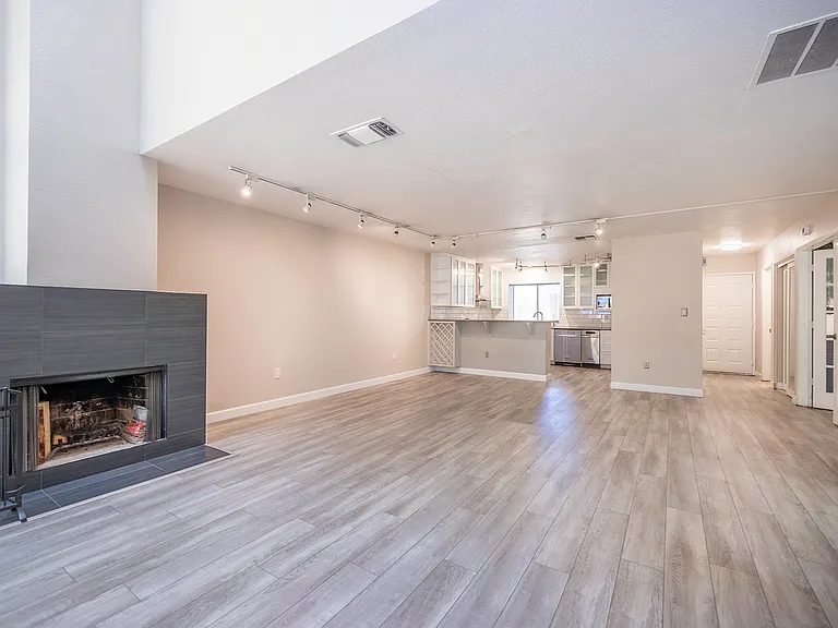 200 P St #D34 — Photo 17