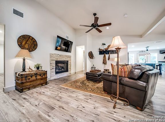 4th image of 417 W San Antonio Ave
