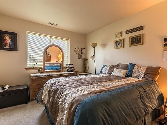 5th image of 150 Berkshire Ln