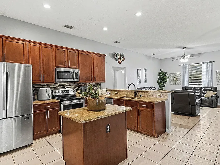 755 Raleigh Rd SE — Photo 6