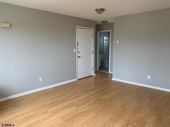 3rd image of 351 N Harrisburg Ave #3822B-210