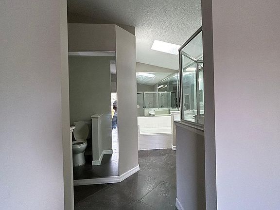 5th image of 143 Dahlia Village Cir