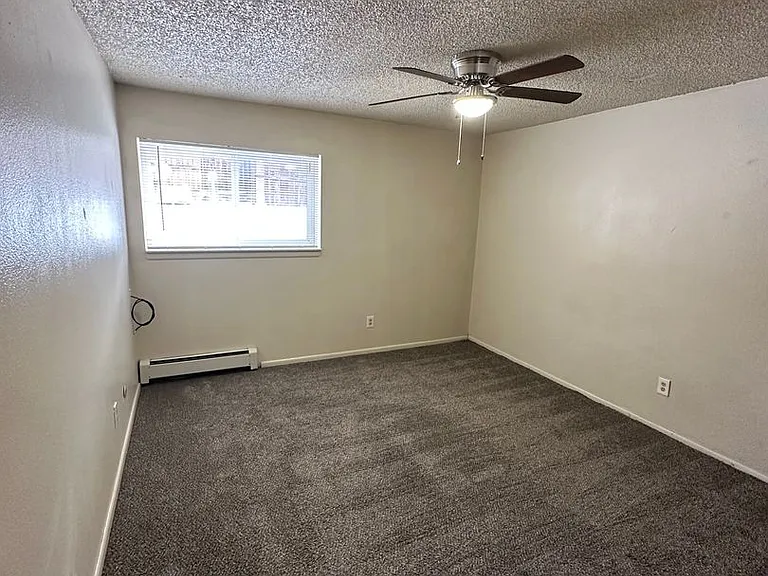 108 Camelot Ct — Photo 6