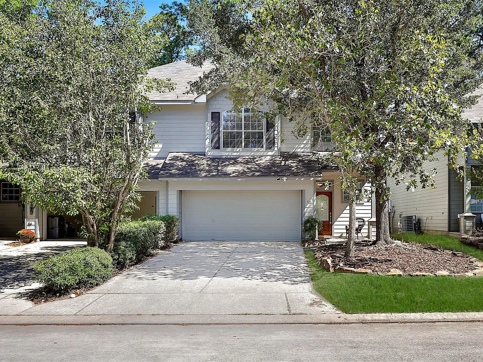 3 bed, 2.5 bath, 2020 sqft, $1,995 — Photo 1