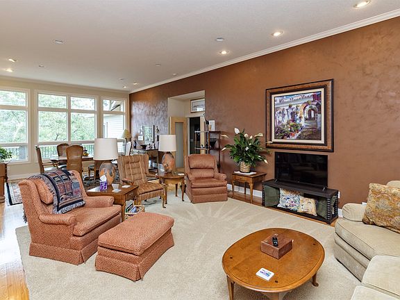 5th image of 2833 SW 30th St