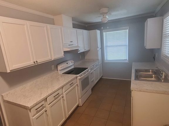 3rd image of 406 SE 1st St #1