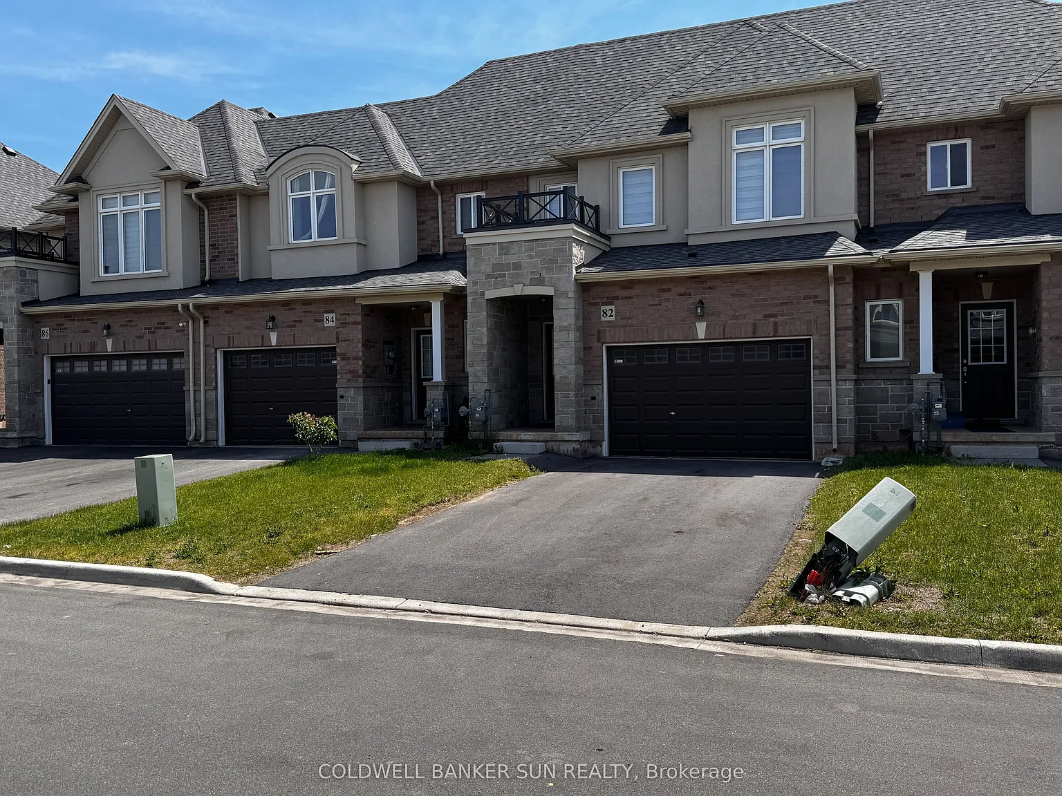 3 bed, $2,900 — Photo 2