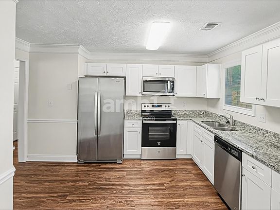 3rd image of 1772 N Oak Dr