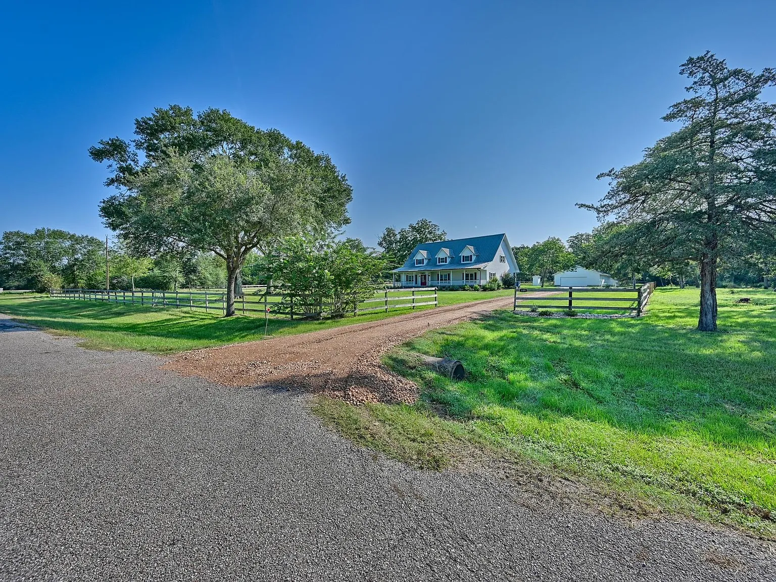 3 bed, 2.5 bath, 3300 sqft, $3,450 — Photo 4