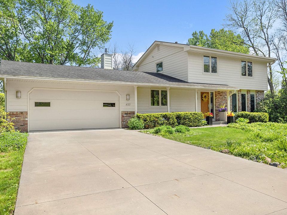 1st image of 437 Birchwood Ct
