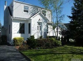 2539 Mount Ave, Oceanside, NY 11572