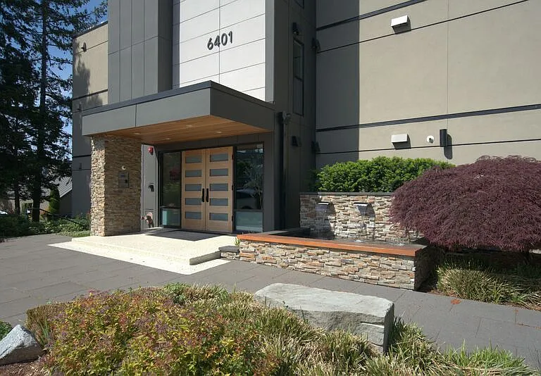 6401 Lake Washington Blvd NE #303 — Photo 2