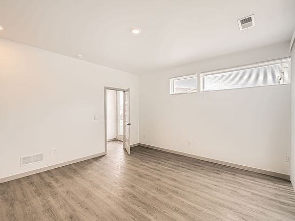 5th image of 19290 E 59th Ave #403