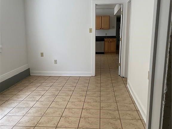 3rd image of 2115 S Carrollton Ave APT B