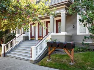 221 1/2 Howe St, Seattle, WA 98109