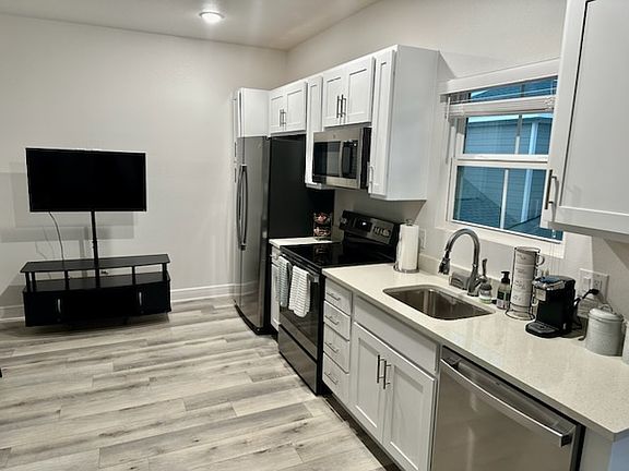 4th image of 225 S D St Floor 2
