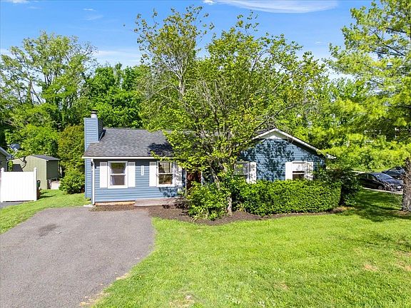 3rd image of 1109 Scott Alan Cir