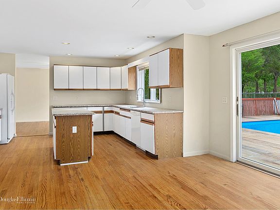 4th image of 36 Homestead Ave
