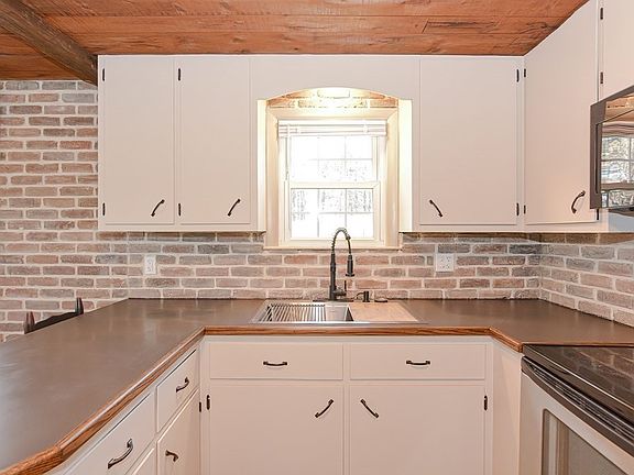 4th image of 110 Oswego St Floor 1
