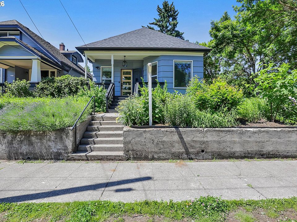 1st image of 4009 NE Grand Ave