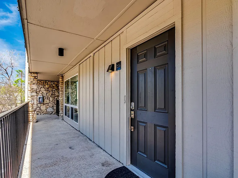 500 E Riverside Dr #206 — Photo 30