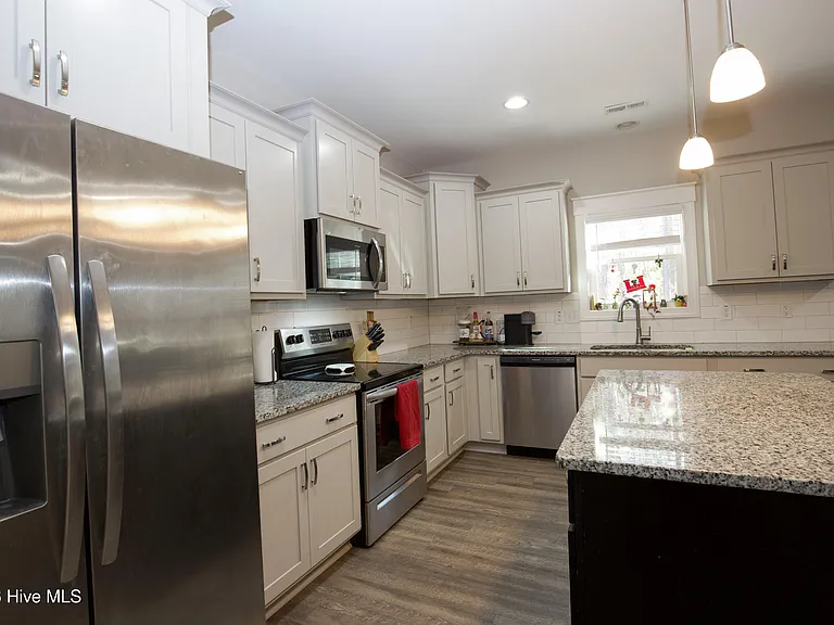 643 Lilac Ln — Photo 15