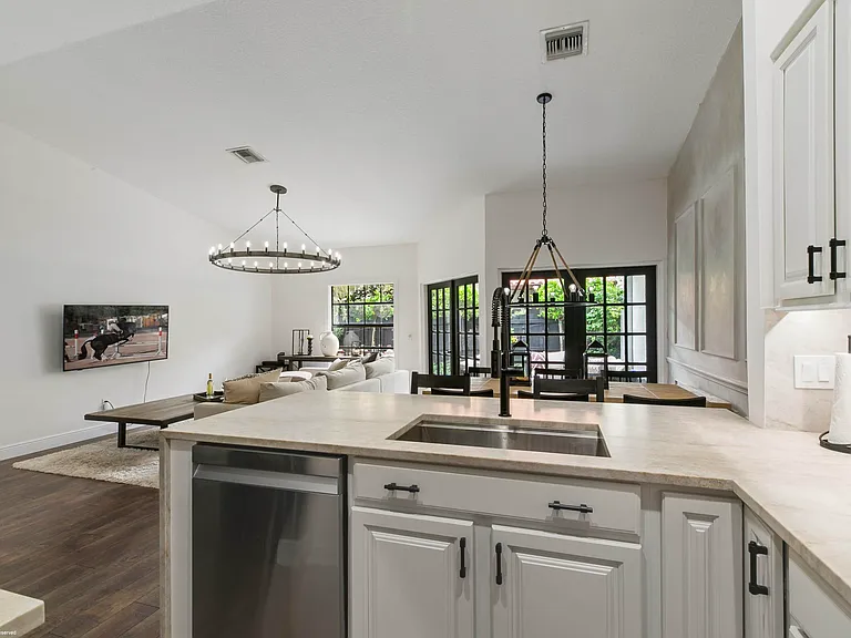 13504 Fountain View Blvd — Photo 9