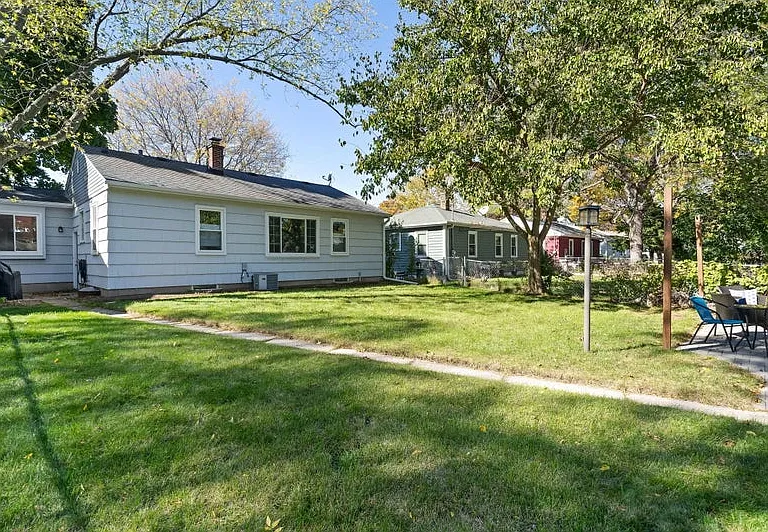 5256 N Lydell Ave — Photo 2