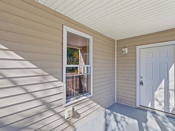 3rd image of 2762 E Surrey Dr