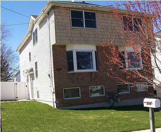 1st image of 204 Suffolk Ave
