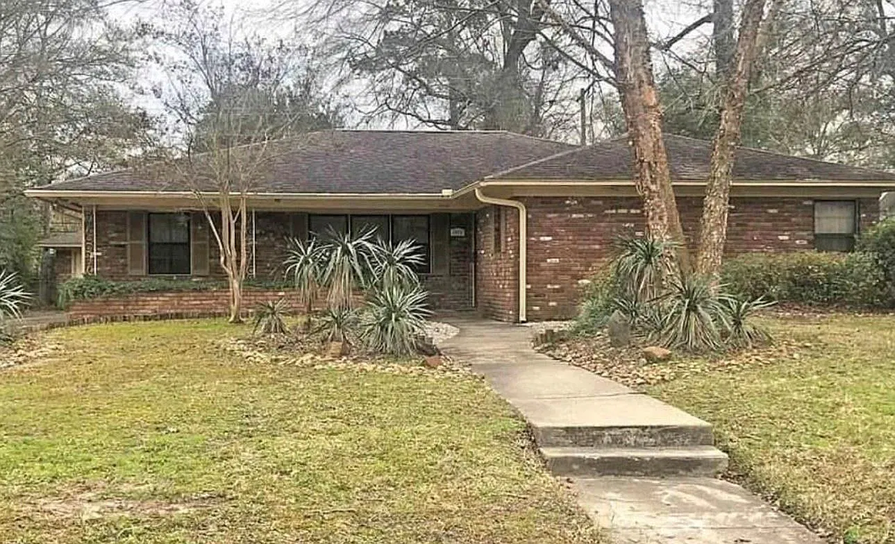 3 bed, 2.0 bath, 1899 sqft, $1,795 — Photo 1