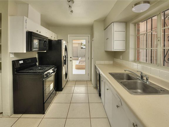 2nd image of 5656 E Hawthorne St
