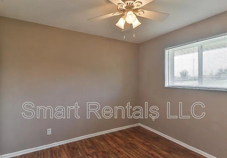 471 S Holmes Ave #B — Photo 11