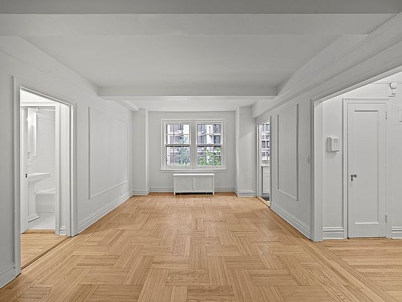 4th image of 24 Monroe Pl APT 2B