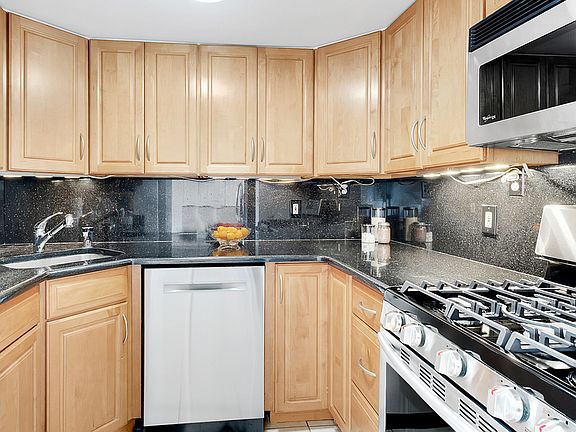 5th image of 225 W 83rd St #6WY