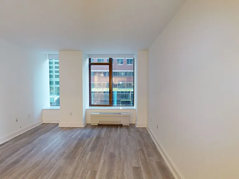 10 Hanover Square — Photo 35
